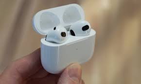 APPLE AIRPODS 3 – SPATIAL AUDIO | MAGSAFE CASE - Image 4